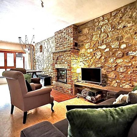 Out & Lodge Prunelliers Couvin Buitenkant foto