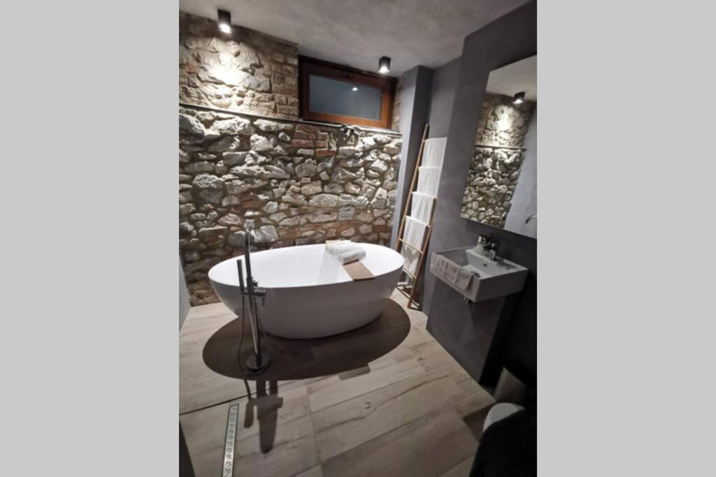 Out & Lodge Prunelliers Couvin Buitenkant foto